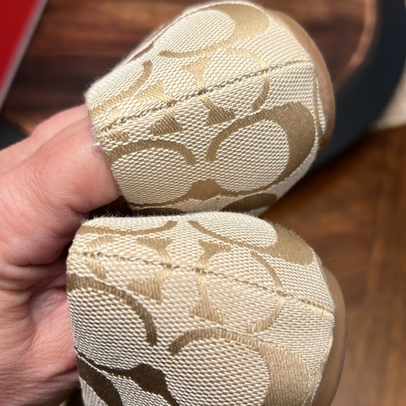 EUC - Preloved Coach Onida Flats, Size 7M US. - Picture 11 of 16